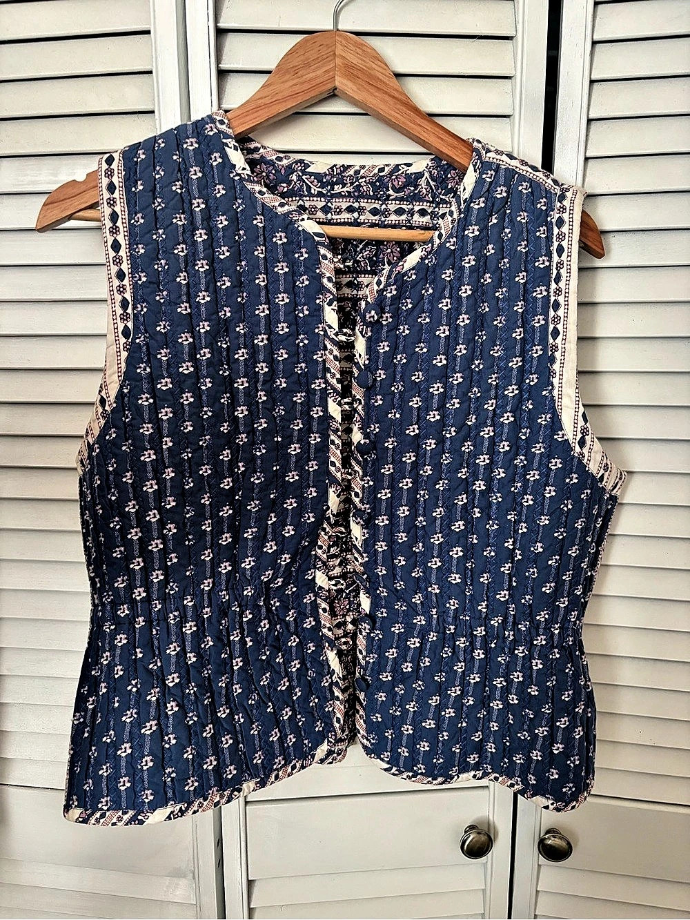 Sézane Floral Cotton Sleeveless Vest in Blue & Pink Size Medium